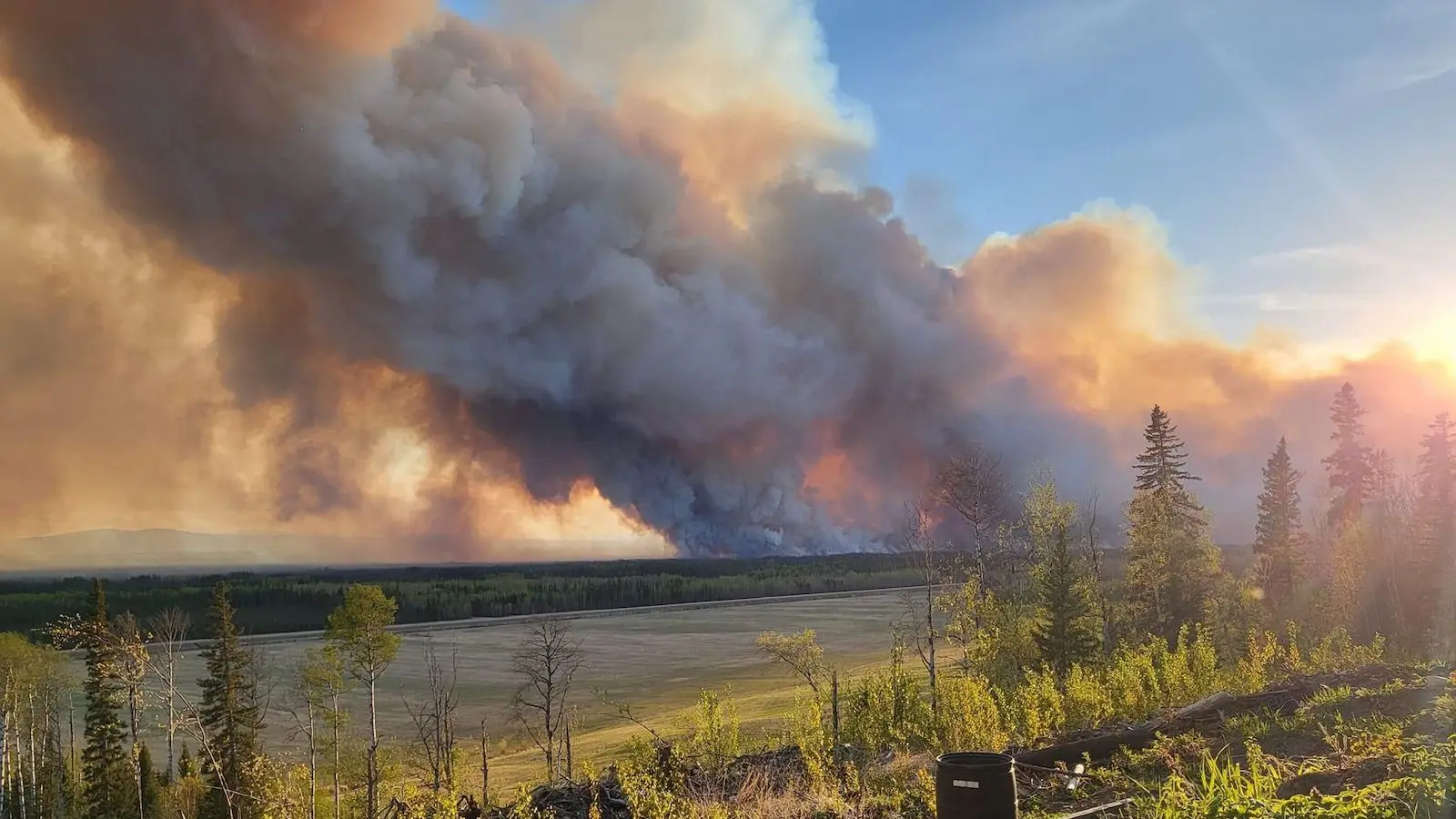 Hazy skyline from 2025 wildfires affecting U.S. air quality due to Canadian smoke